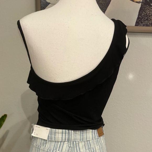 Express Black One-Shoulder Crop Top - Picture 2 of 5